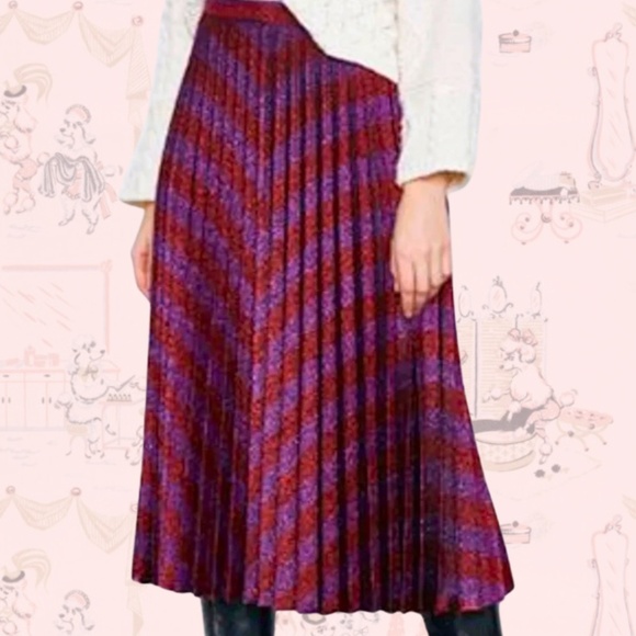 Zara Pleated Chevron Skirt with Metallic Thread - Picture 2 of 8